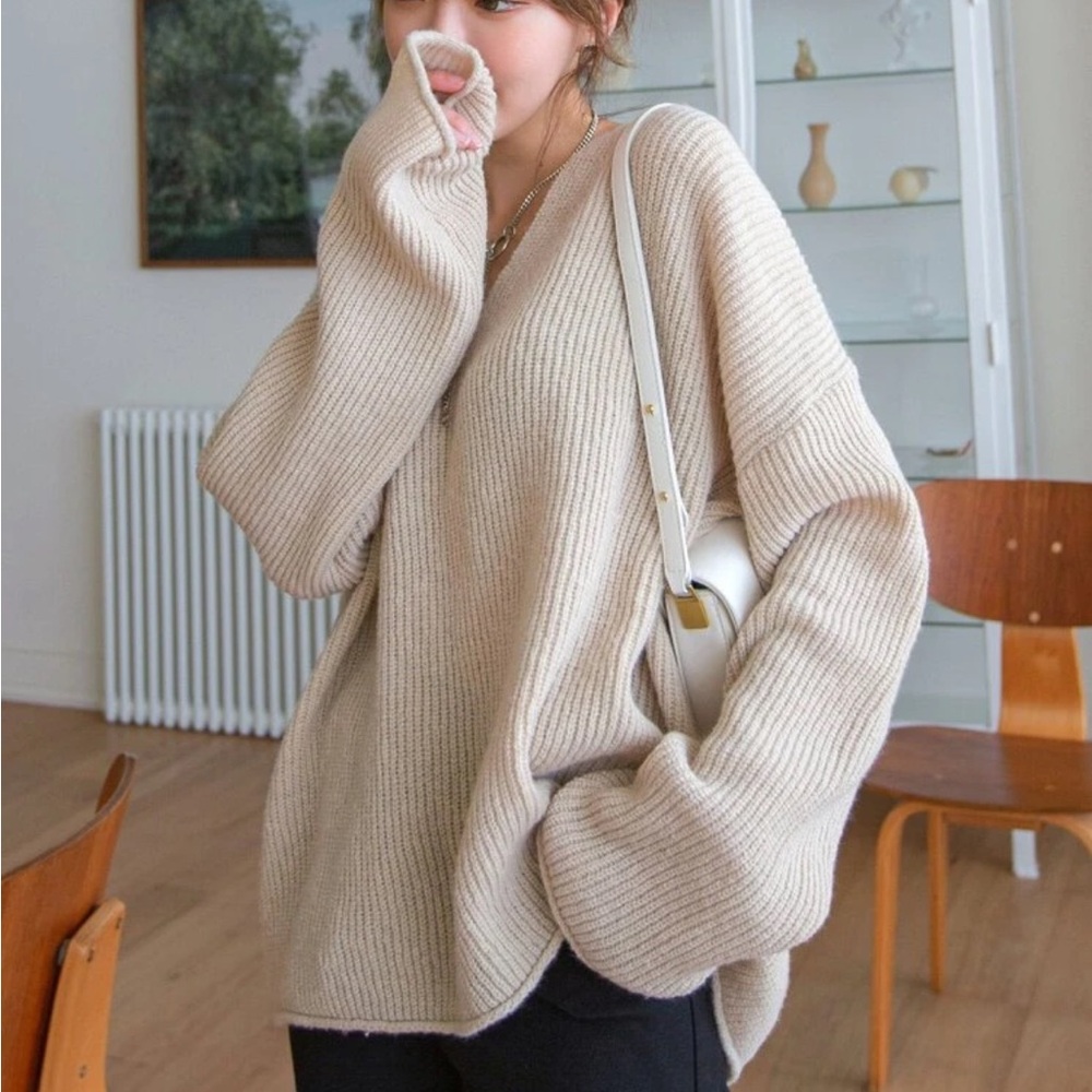 Oversized V-Neck Ribbed Knit Sweater - Picture 2 of 4